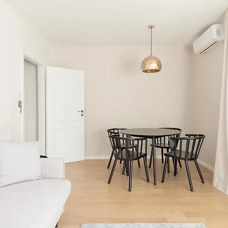 Apartment Grand Theater Beige *